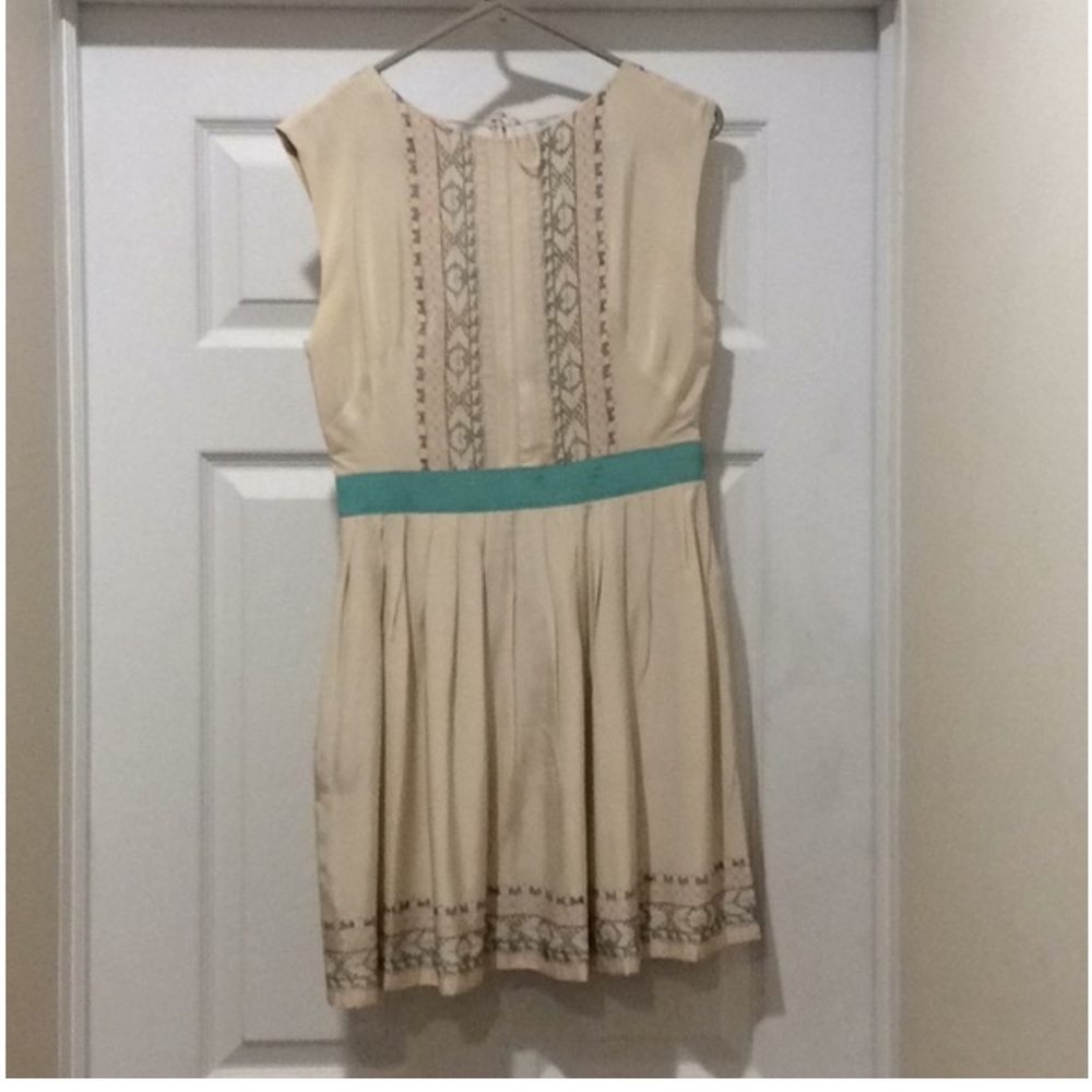 ISO Lauren Moffatt dress size 6